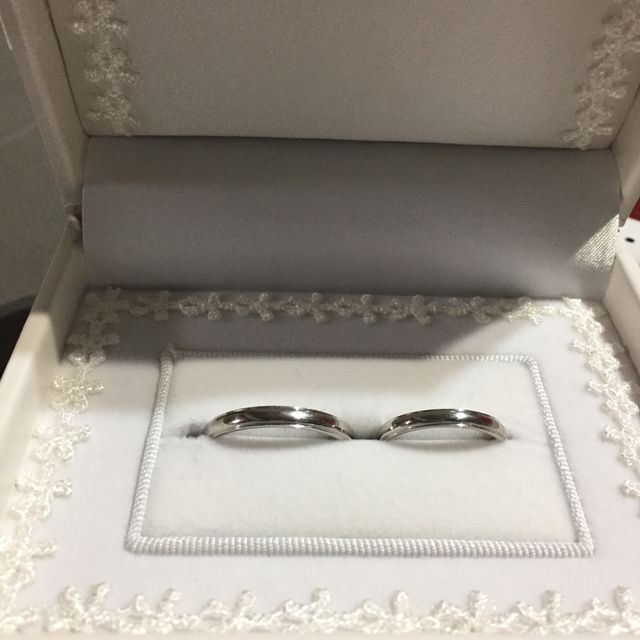 【宝寿堂(ほうじゅどう)の口コミ】 数ある指輪の中から、私達の指に合うデザインで
、婚約指輪と重ね付けして…