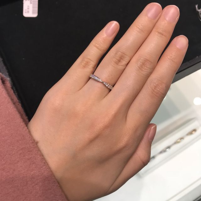 【ティファニー(Tiffany & Co.)の口コミ】 婚約指輪に、ティファニーのハーモニーリングを贈っていただいたので、そ…