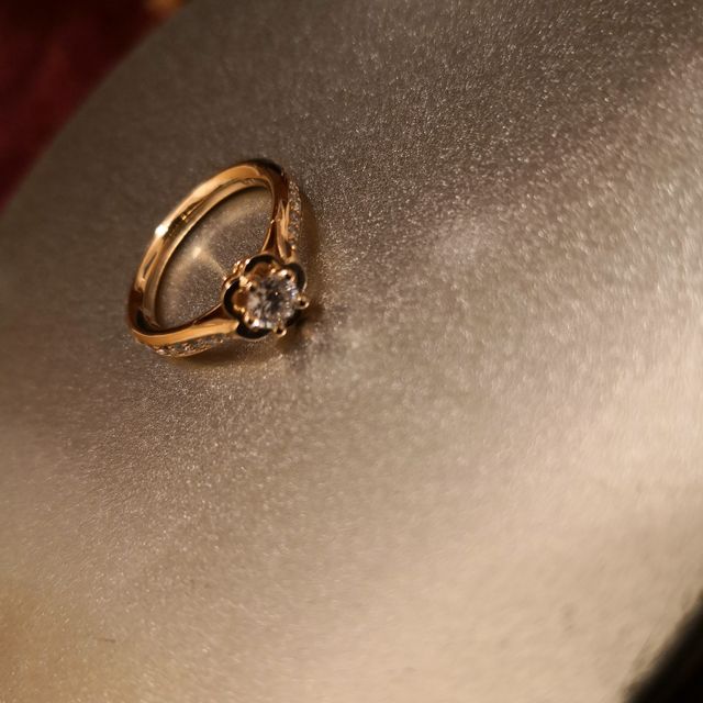 【シャネル(CHANEL)の口コミ】 人と被ることも少なく 可愛らしさ、上品さ ゴールとピンクの色味 全てが良…