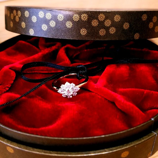 【BIJOUPIKO(ビジュピコ)の口コミ】 花菱という名前の通り、お花のような素敵なデザインだったこと、メレダイ…