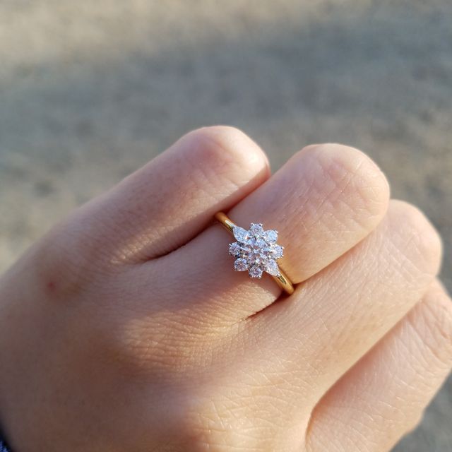 【BIJOUPIKO(ビジュピコ)の口コミ】 花菱という名前の通り、お花のような素敵なデザインだったこと、メレダイ…