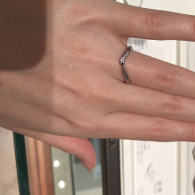 【俄(にわか)の口コミ】 繊細で上品なデザインが特徴的なリングであり、和装にも合うと思います。…