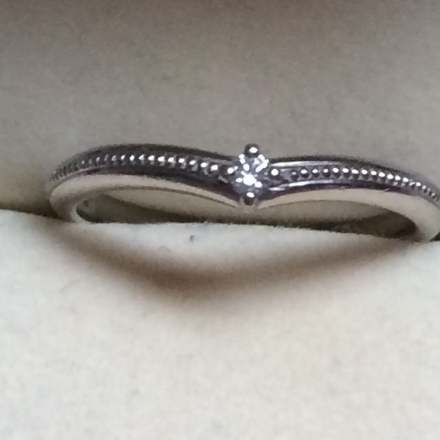 【ケイウノ ブライダル(K.UNO BRIDAL)の口コミ】 ふっくらとした指をフォローするアーチ状のデザインが気に入りました。ア…