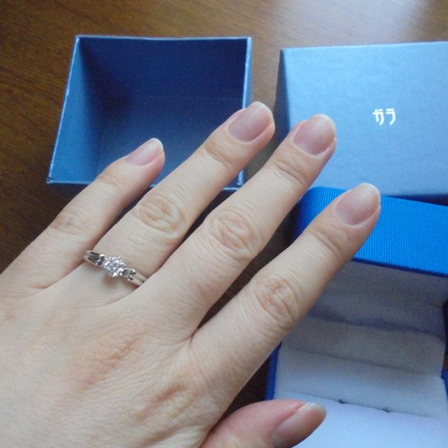 【GALA JEWELRY(ガラジュエリー)の口コミ】 旦那さんが一人で買ってきたのですが、（私の誕生日に合わせて）なんとな…