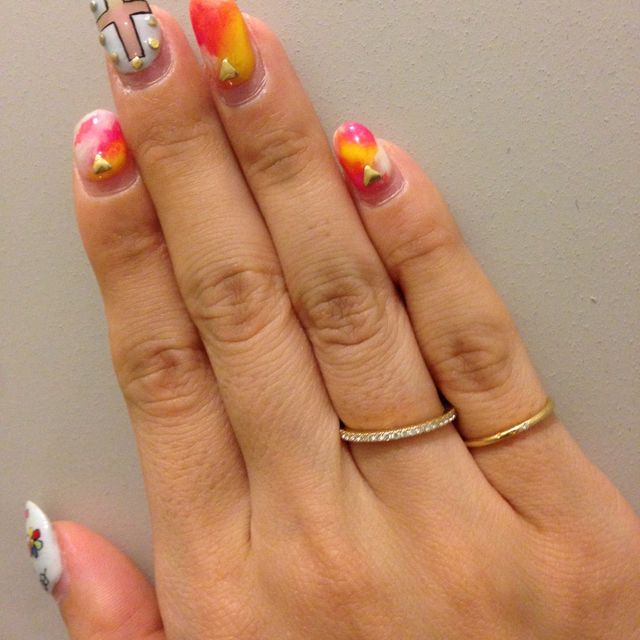 【AHKAH(アーカー)の口コミ】 1つ1つのダイヤは小さいものの、しっかりキラキラし、リング自体が華奢な…