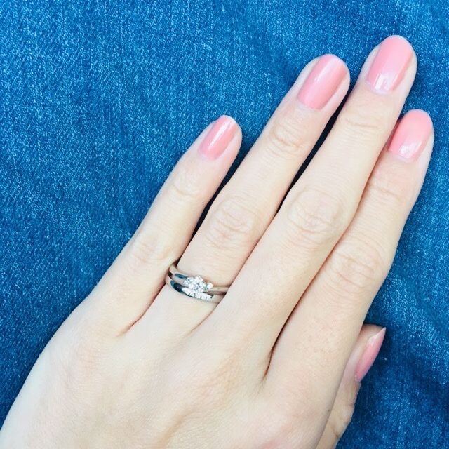【アイプリモ(I-PRIMO)の口コミ】 彼からの婚約指輪がアイプリモで、デザインがとても気に入って重ね付けを…