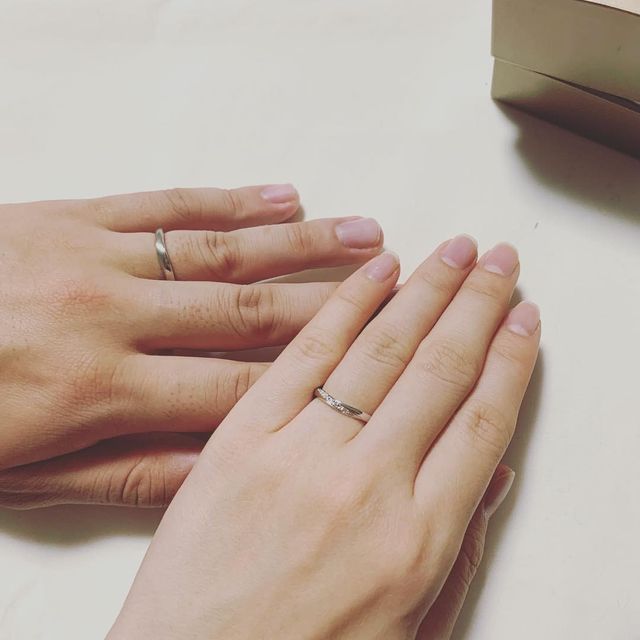 【雅-miyabi- の口コミ】 ウェーブのかかったデザインが指に馴染み、ダイヤが流れるようにセッティ…