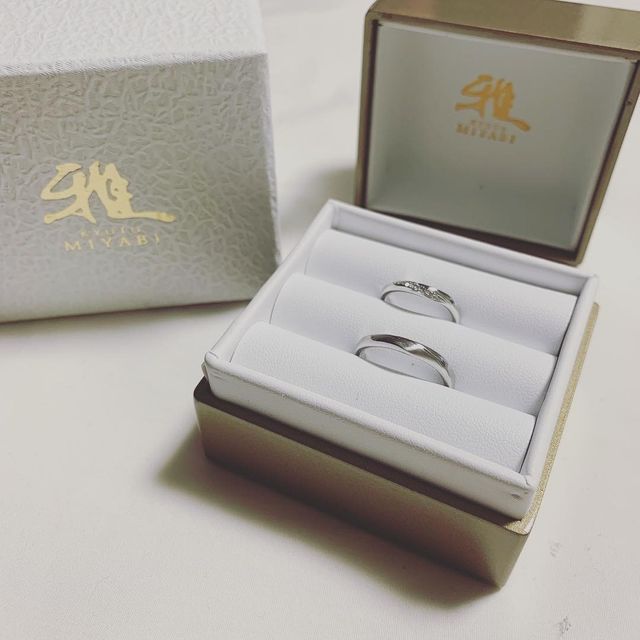【雅-miyabi- の口コミ】 ウェーブのかかったデザインが指に馴染み、ダイヤが流れるようにセッティ…