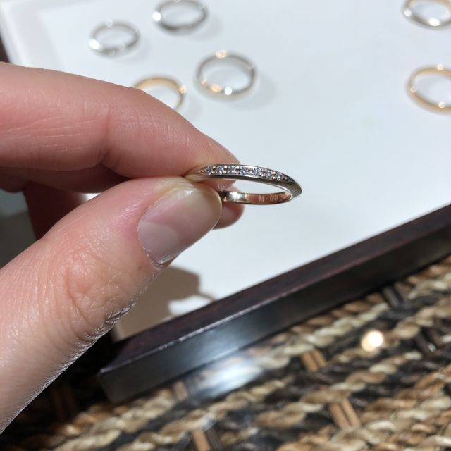 【杢目金屋(もくめがねや)の口コミ】 シンプルなストレートタイプ。組み合わせは、プラチナのみのや、プラチナ…