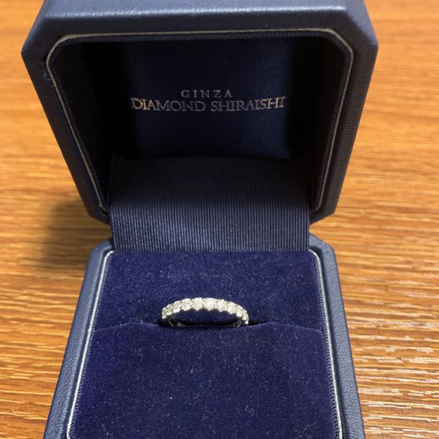 【銀座ダイヤモンドシライシの口コミ】 一粒ダイヤのリングと非常に迷いましたが、普段使いしやすいほうがいいか…