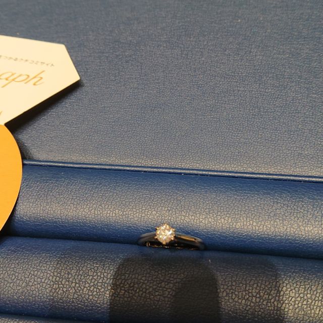 【銀座ダイヤモンドシライシの口コミ】 ダイヤモンドがひきたつデザインを魅力に感じました。またダイヤモンドも…