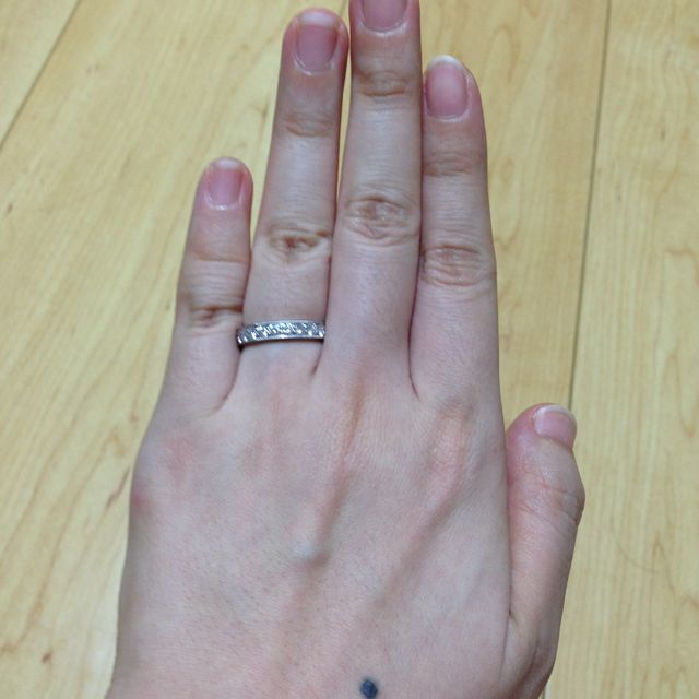 【ティファニー(Tiffany & Co.)の口コミ】 もともとフルエタニティーリングを考えていたところ、この指輪と出会いま…