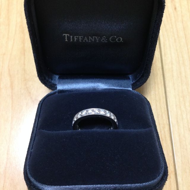 【ティファニー(Tiffany & Co.)の口コミ】 もともとフルエタニティーリングを考えていたところ、この指輪と出会いま…