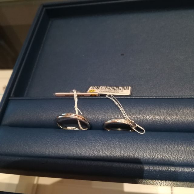 【銀座ダイヤモンドシライシの口コミ】 ストレートラインでシンプルながらも少しアクセントがある商品が気に入り…