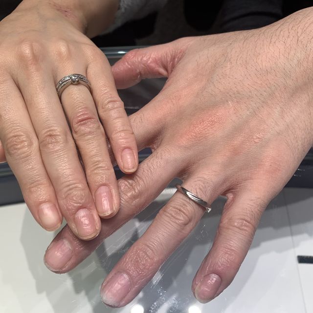 【銀座ダイヤモンドシライシの口コミ】 デザインは色々と悩んだが、ツヤ消し加工のデザインが良いと思った。スト…