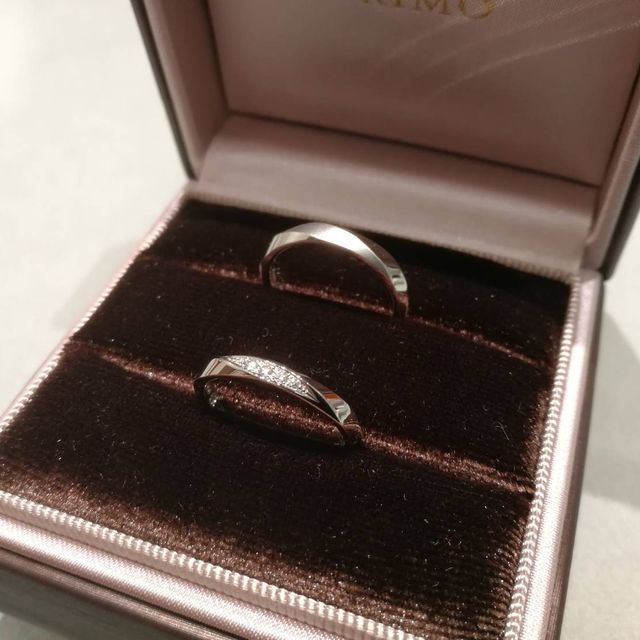 【アイプリモ(I-PRIMO)の口コミ】 人と変わったデザインにしたいと思っていたのですが、指輪自体が曲線にな…