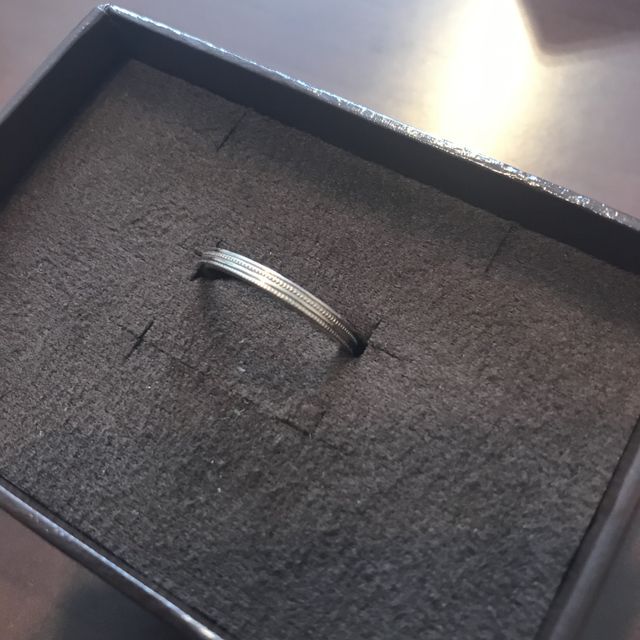 【agete(アガット)の口コミ】 婚約指輪と常に重ね付けしたかったので結婚指輪は主人とお揃いでダイヤな…