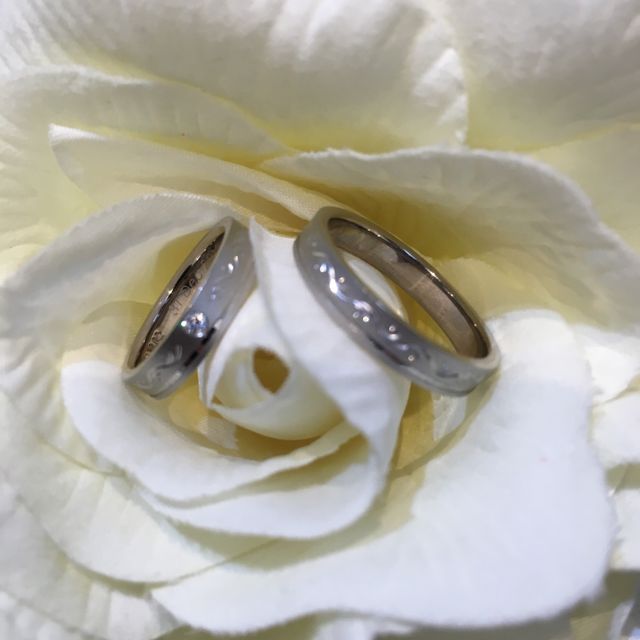 【Lierre(リエール)の口コミ】 決して枯れる事のないツタ模様の入ったアンティークなデザインが気に入り…