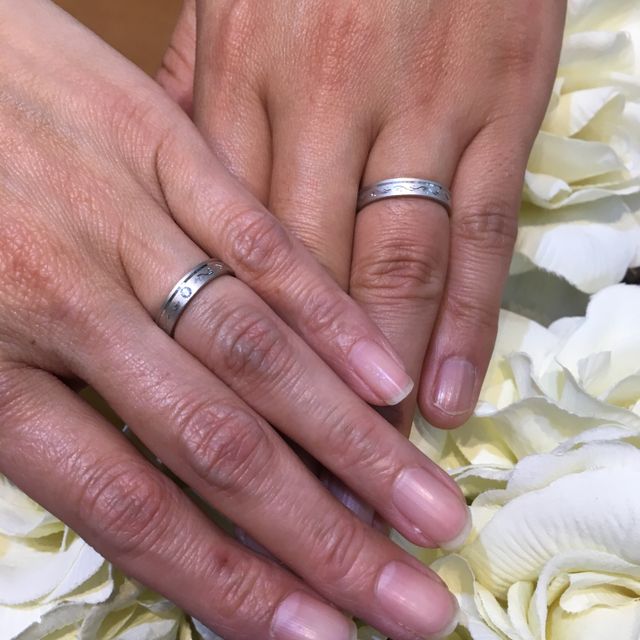 【Lierre(リエール)の口コミ】 決して枯れる事のないツタ模様の入ったアンティークなデザインが気に入り…