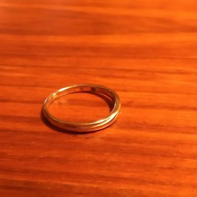 【銀座ダイヤモンドシライシの口コミ】 ほそみでカーブの入ったモノが良かったのでそれにあったのを店員さんが素…