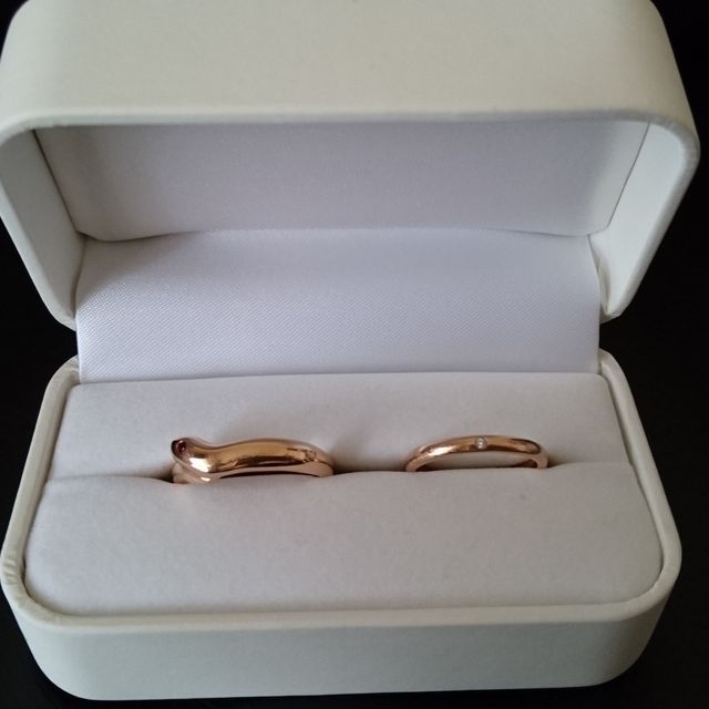 【enishi(エニシ)の口コミ】 もともと夫婦の趣味が全く違うため、既製品の結婚指輪だと、二人の欲しい…