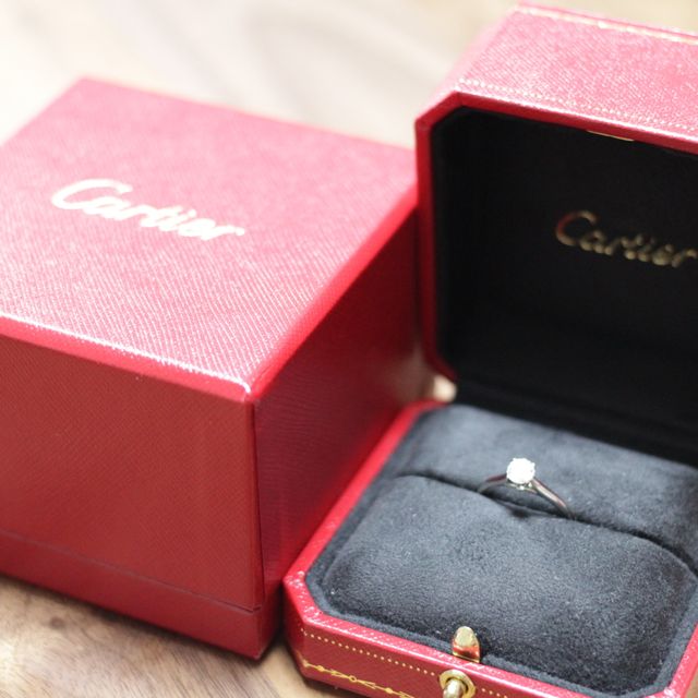 【カルティエ(Cartier)の口コミ】 婚約指輪は、シンプルな立て爪の形のものが良いと思っていました。カルテ…