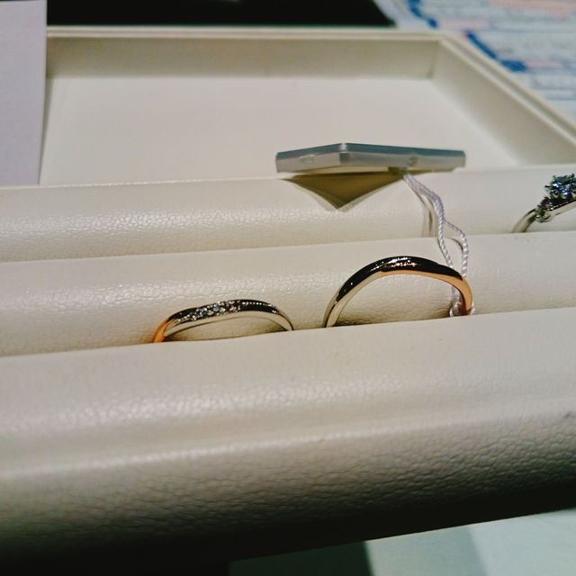 【I's stone(アイズストーン)の口コミ】 ピンクダイヤモンドを入れることができていいアクセントになりました！！
…