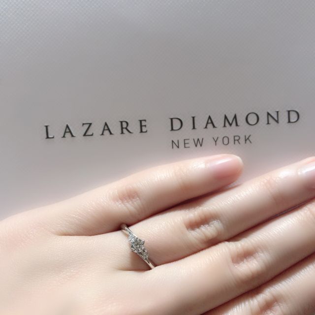 【ラザール ダイヤモンド(LAZARE DIAMOND)の口コミ】 購入したファイアワークスは着け心地が良く、指が綺麗に見えました。
他ブ…