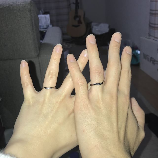 【アイプリモ(I-PRIMO)の口コミ】 婚約指輪は別のブランドでしたが、その指輪に合うようなデザインだったこ…