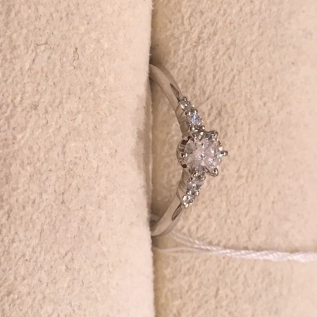 【Mariage ent(マリアージュエント)の口コミ】 お店の人がオススメのリングであるとして出してきてくれた数種類の中から…