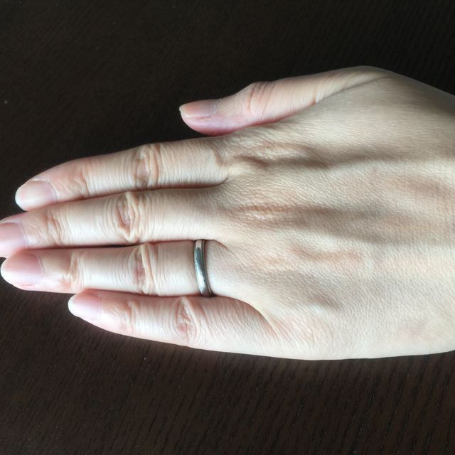【ティファニー(Tiffany & Co.)の口コミ】 手が大きいのである程度太さのあるミル打ちの指輪を探していました。検討…
