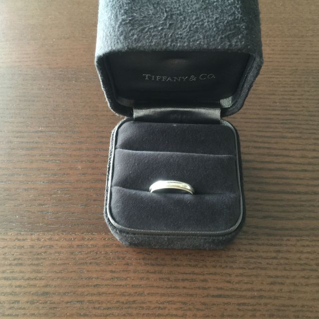 【ティファニー(Tiffany & Co.)の口コミ】 手が大きいのである程度太さのあるミル打ちの指輪を探していました。検討…