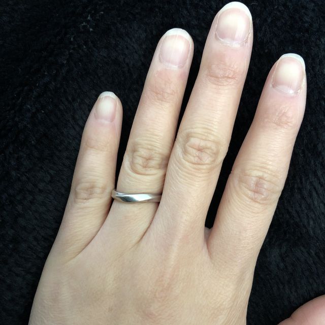 【エクセルコダイヤモンド(EXELCO DIAMOND)の口コミ】 一日中、ずっとつけておけるシンプルなデザインの指輪を探していました。…