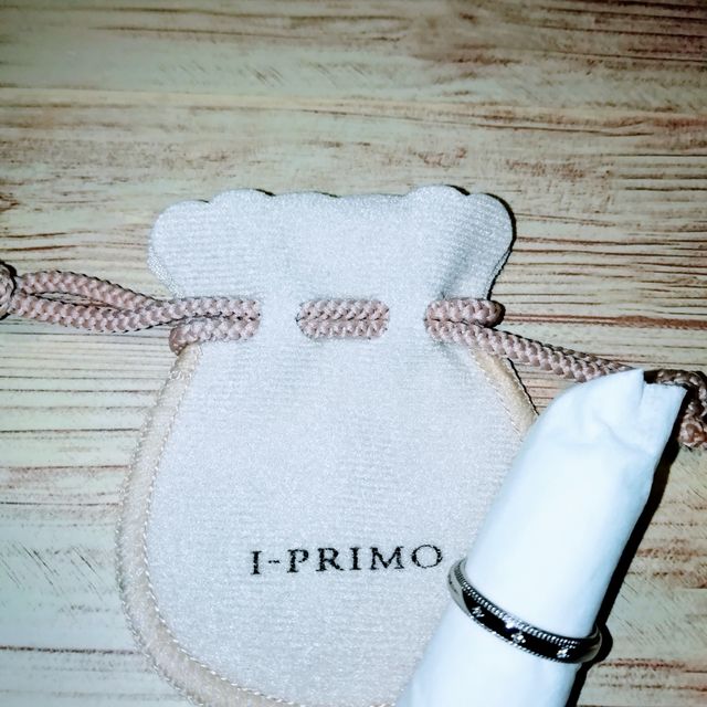 【アイプリモ(I-PRIMO)の口コミ】 雑誌の写真に一目惚れをしてお店を探しました。今もお気に入りです。
年齢…