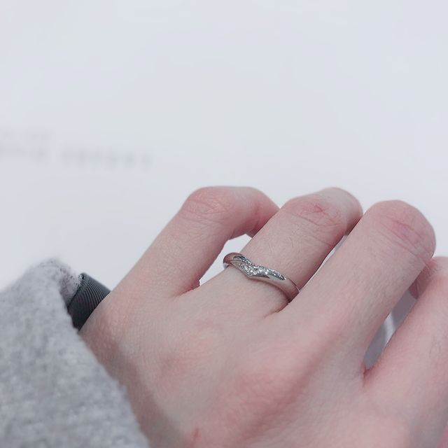 【ラザール ダイヤモンド(LAZARE DIAMOND)の口コミ】 他ブランドも含め、色々と試着をした中で一番はめたときにしっくりくるデ…