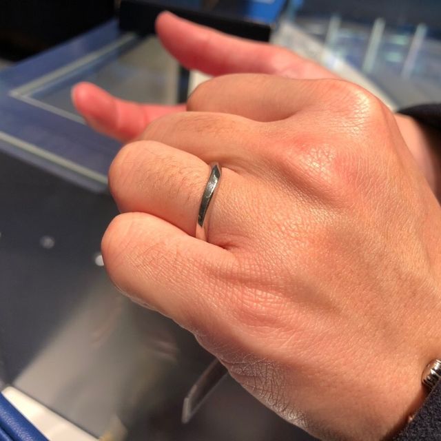 【銀座ダイヤモンドシライシの口コミ】 いろんな指輪を見てまわりましたが、指輪がシンプルでなおかつシルエット…
