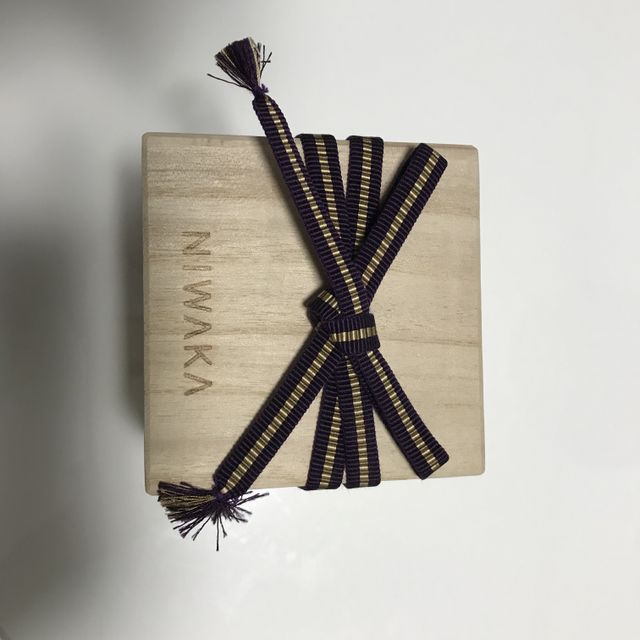 【俄(にわか)の口コミ】 シルバーとピンクゴールドに一目惚れしました。
小指側からみるとシルバー…