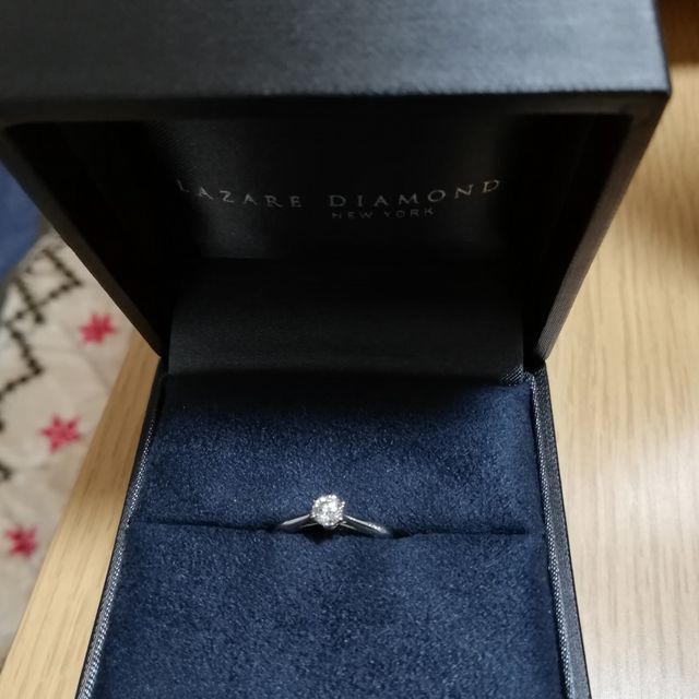 【ラザール ダイヤモンド(LAZARE DIAMOND)の口コミ】 デザインの良さと、特にダイヤモンドのカットと品質の良さが決め手となり…