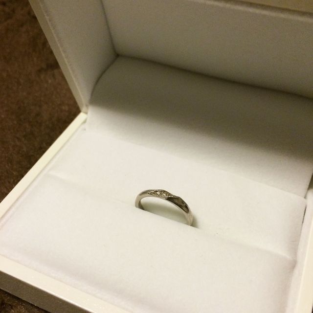 【ギンザタナカブライダル(GINZA TANAKA BRIDAL)の口コミ】 女性向けの指輪はダイヤが多くてキラキラしているものが多いのですが、こ…