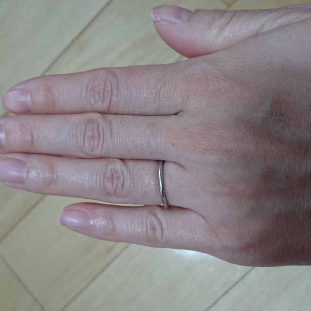 【AHKAH(アーカー)の口コミ】 婚約指輪と相性のいいシンプルな指輪がほしいのと、もともとAHKAHの商品が…