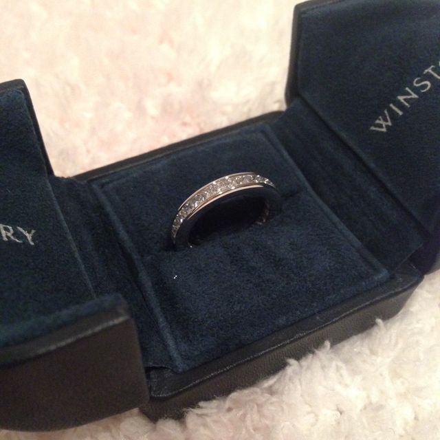 【ハリー・ウィンストン(Harry Winston)の口コミ】 ・安いものは嫌だったため、ある程度高いもの。
・ダイヤのキラキラ具合。…