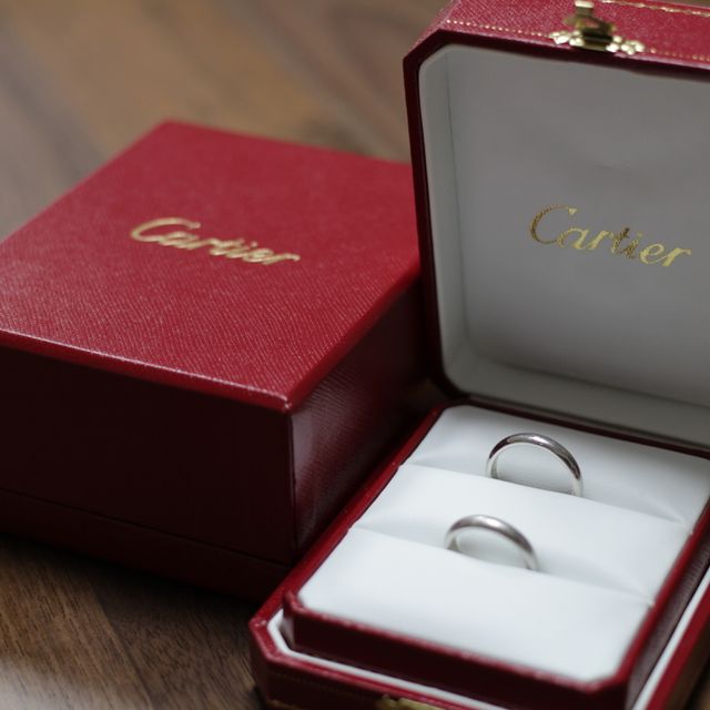 【カルティエ(Cartier)の口コミ】 婚約指輪がカルティエだったので結婚指輪もカルティエにしました。プラチ…