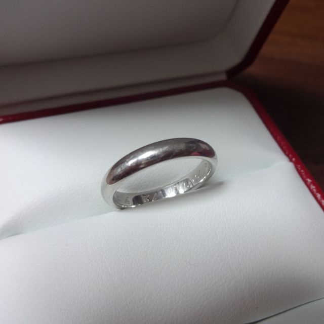 【カルティエ(Cartier)の口コミ】 婚約指輪がカルティエだったので結婚指輪もカルティエにしました。プラチ…