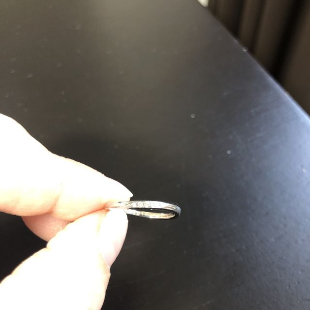 【RosettE(ロゼット)の口コミ】 シンプルなデザインがよく 斜めにひねっていて 細めのリングが好みでした…