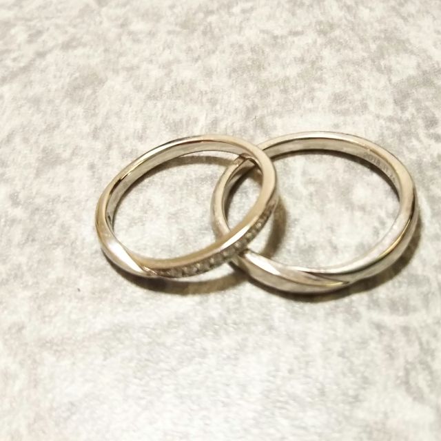 【俄(にわか)の口コミ】 真ん中がＶ字型にカットされているのですが、これが以前にいただいた婚約…