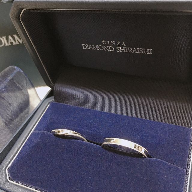 【銀座ダイヤモンドシライシの口コミ】 ウェーブにミル打ちのデザインが珍しく、こちらに決めました。普段指輪を…