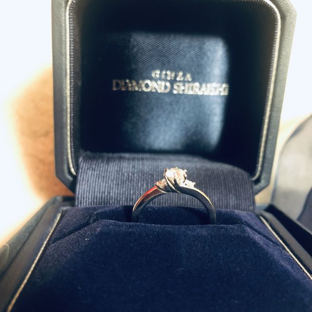 【銀座ダイヤモンドシライシの口コミ】 メレダイヤのある比較的細身の指輪を探していました。メレダイヤの大きさ…