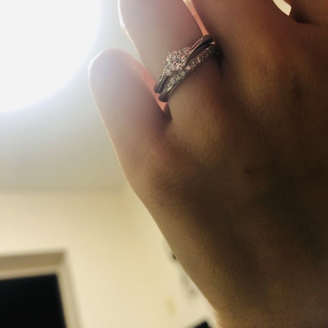 【銀座ダイヤモンドシライシの口コミ】 シンプルな指輪を購入予定でしたが(ダイヤが付いていないタイプ)、巻きつ…