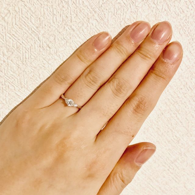 【JEWELRY STUDIO Advance(ジュエリースタジオアドバンス)の口コミ】 婚約指輪も結婚指輪もストレートラインのため、重ねづけすると指輪が太く…