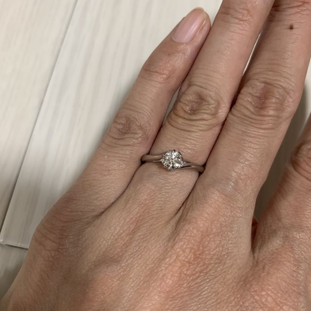 【銀座ダイヤモンドシライシの口コミ】 セットリングにできるため、婚約指輪がタンスの肥やしにならず、結婚して…